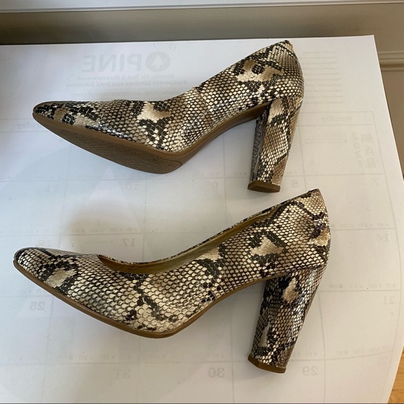 Bandolino Snakeskin Block Heels - Picture 5 of 8